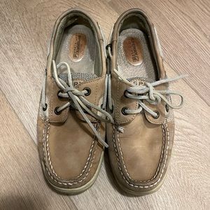 Women’s sperrys size 6